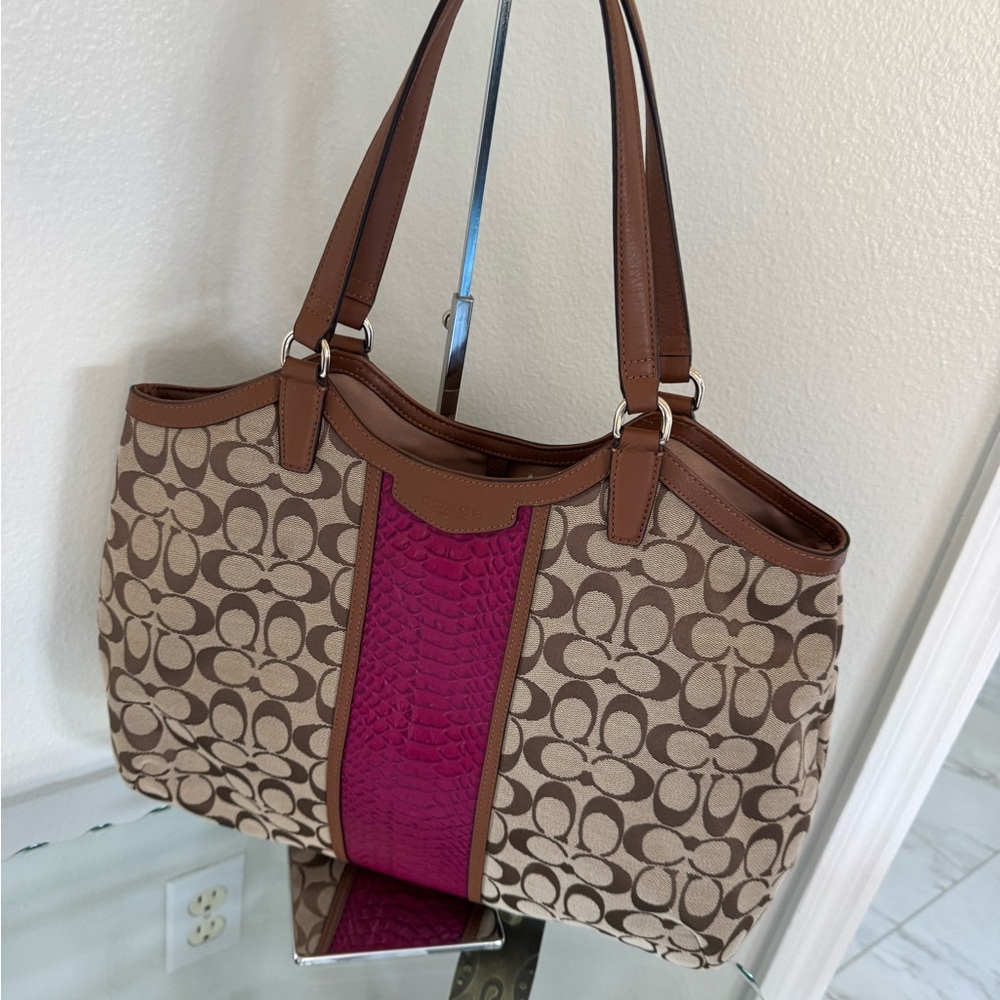 COACH Signature Hobo Shoulder Bag with Magenta Leather Crocodile Stripe NWOT.